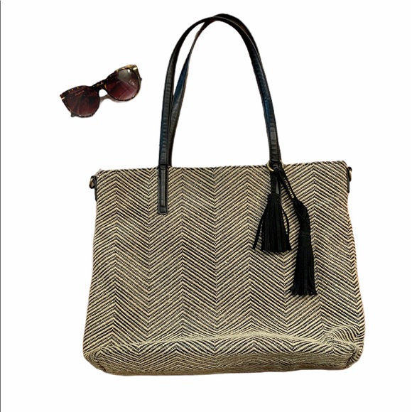 Lucky Brand Handbags - ❤️Lucky Brand beige and black tote 👜